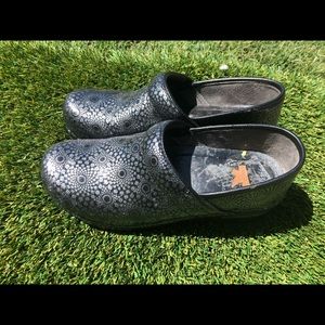 Women’s Dansko XP Professional Clogs Sz 8.5 or 39